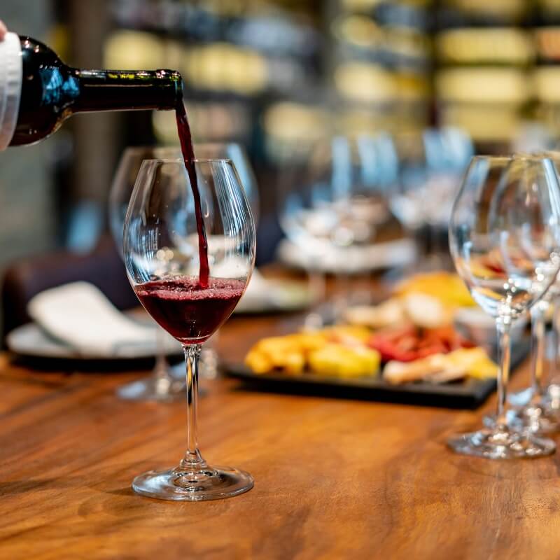 Guia do Iniciante: Como Apreciar e Degustar Vinhos como um Profissional