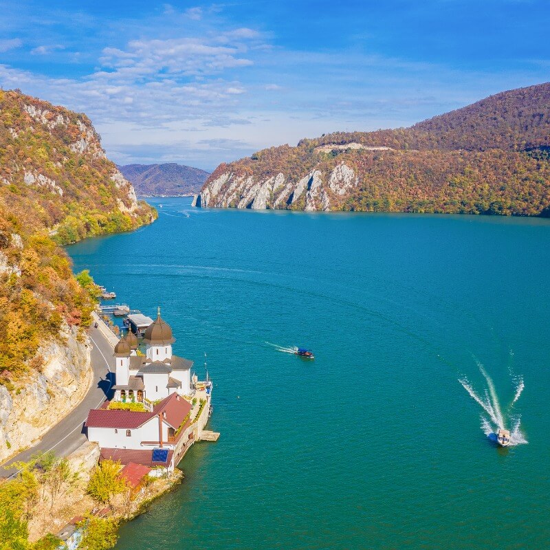 Cruzeiros de Luxo no Rio Danúbio: Navegando pela Europa Central